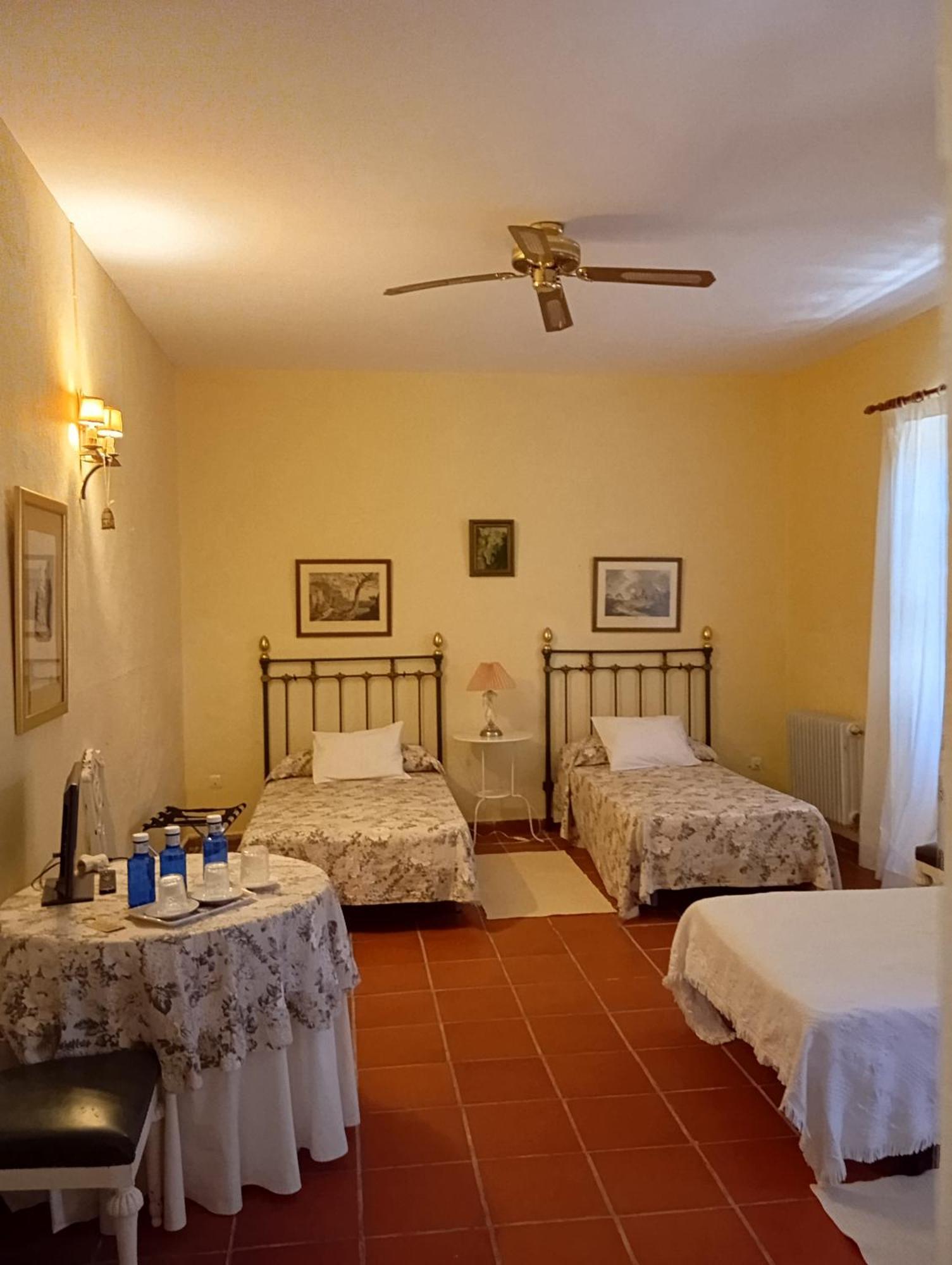 Navas del Madroño Hotel Rural El Vaqueril מראה חיצוני תמונה